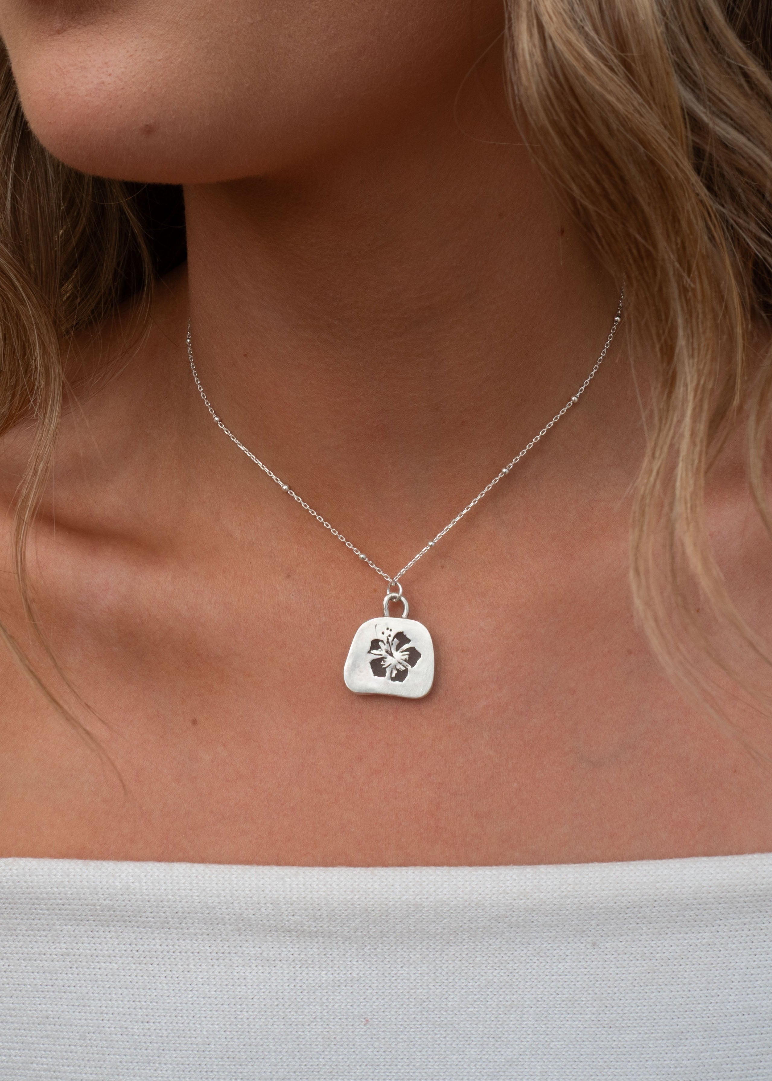 Robe Sea Glass Hibiscus Pendant