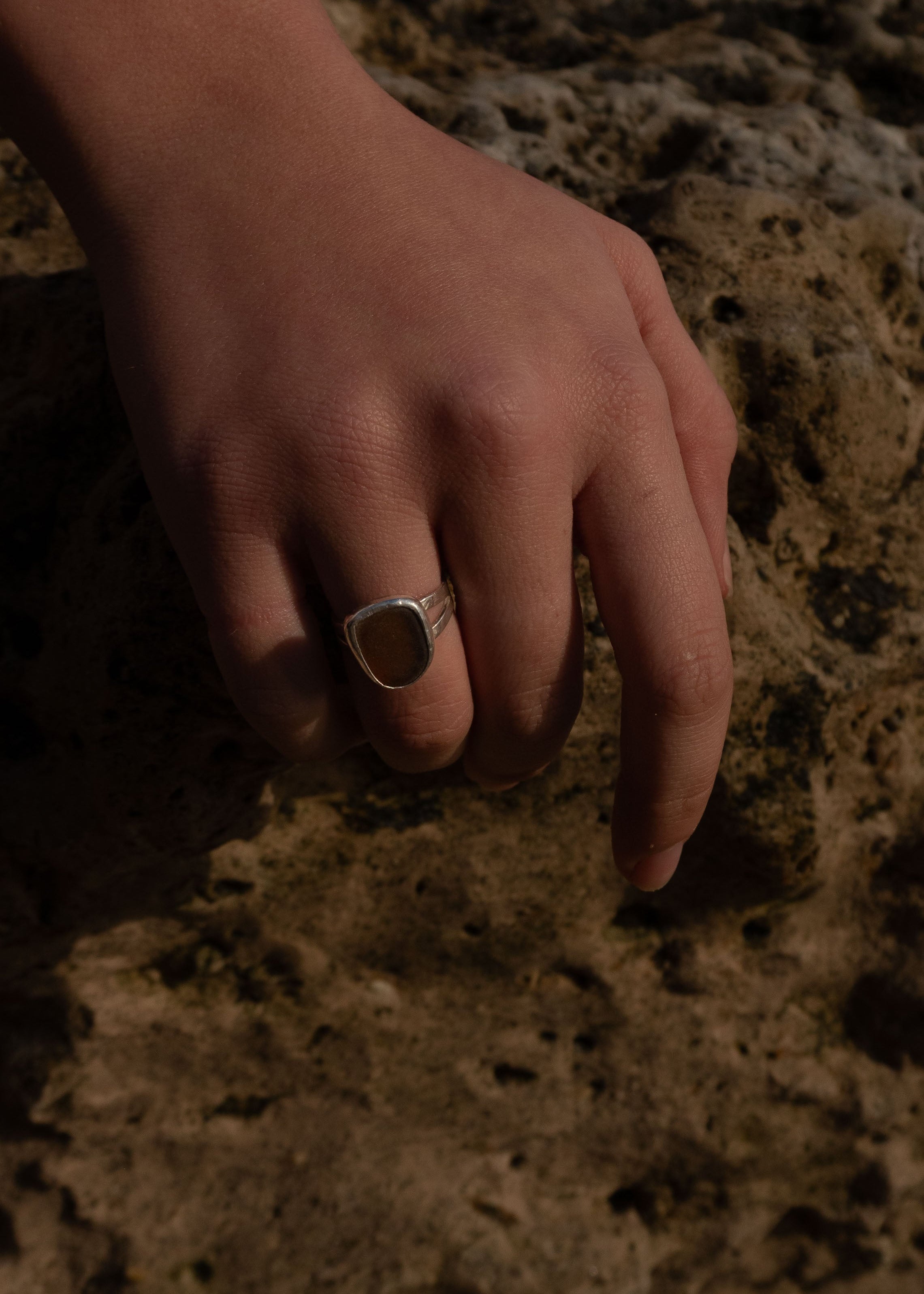 Robe Sea Glass Ring - L